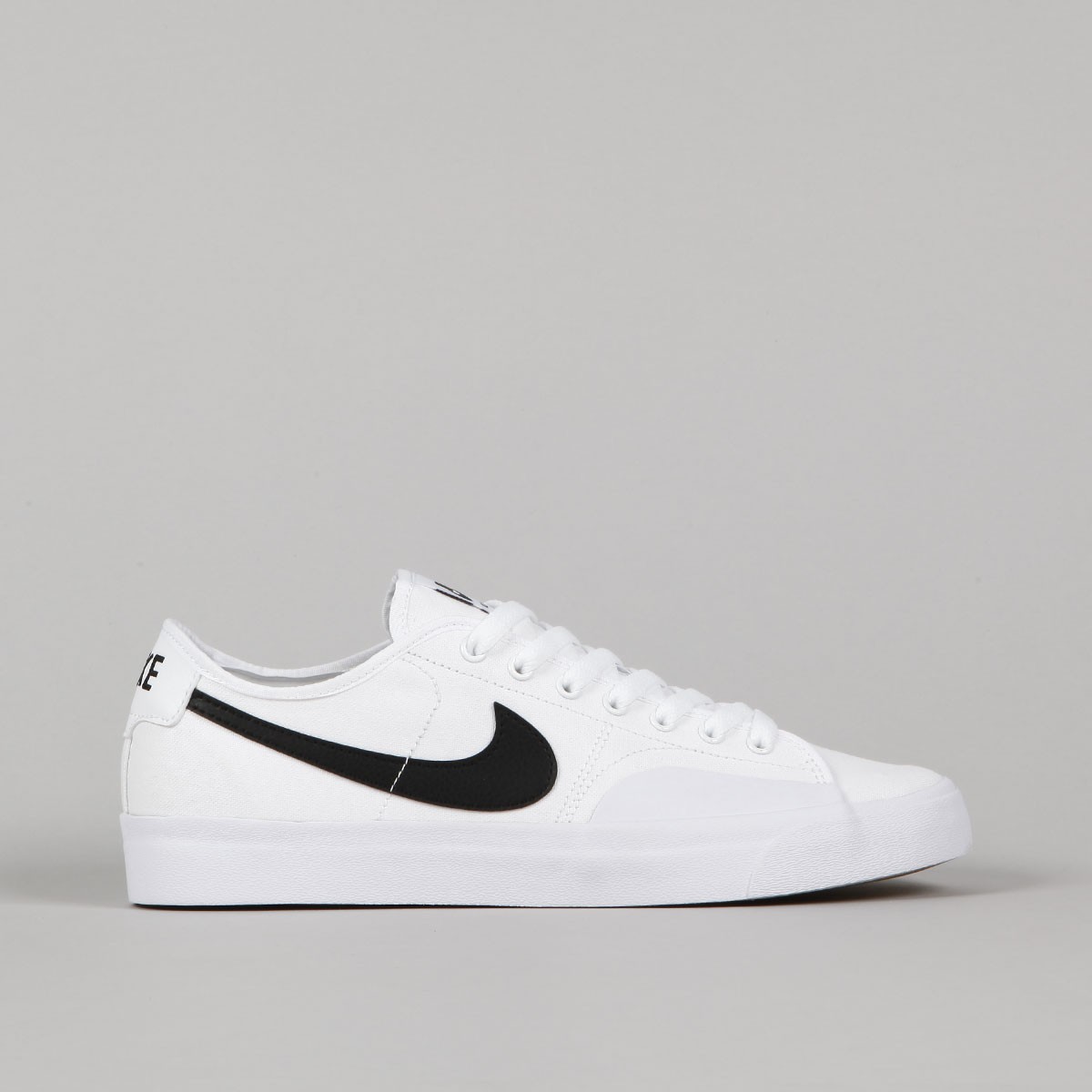 Nike SB Blazer Court White Black Skateboarding Nike SB Adidas Vans