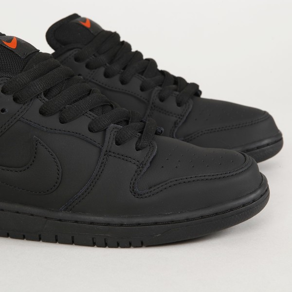 Nike sb dunk low pro all black deals