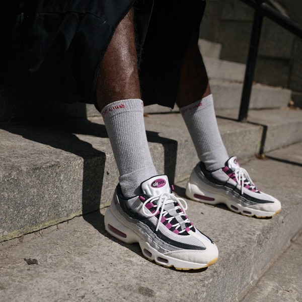 靴 Nike SB Air Max 95 \"Summit White/Cactus Nike SB Air Max 95 QS Summit White/Cactus Flower-Photon Dust