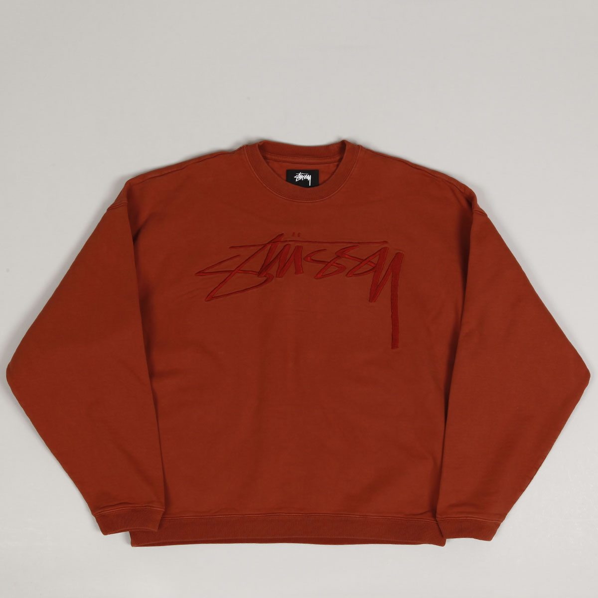 ★関税込★Stussy★Stussy Relaxed Smoothstock Crew★Brick★ ☆人気☆【STUSSY】☆Stussy Relaxed Smoothstock Crew☆Brick